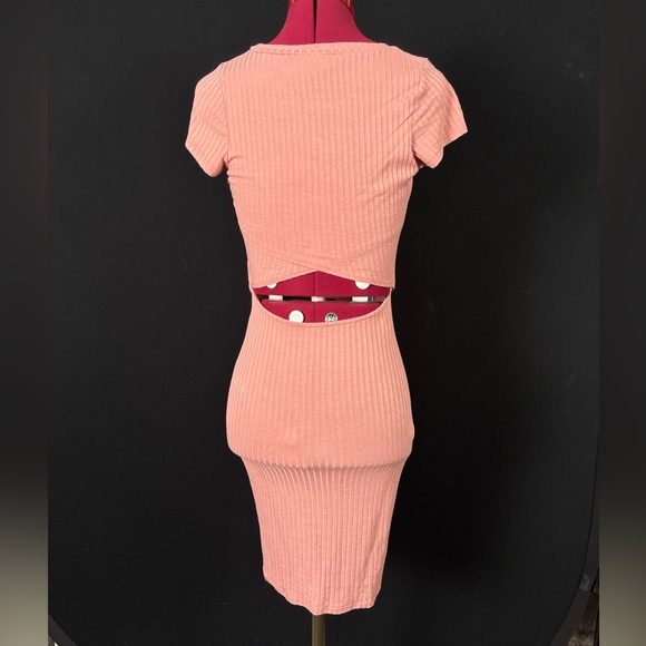Elegant Pink Ribbed Dress w Back Cut-Out - Picture 2 of 5